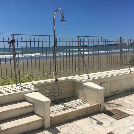 La Casa Sulla Spiaggia Apartment Nettuno Exterior foto