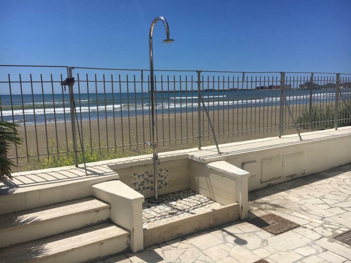 La Casa Sulla Spiaggia Apartment Nettuno Exterior foto
